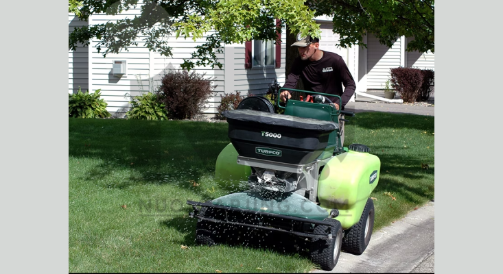 Read more about the article Transform Lawn Care with the High Tech Lawn Fertilizer Spreader